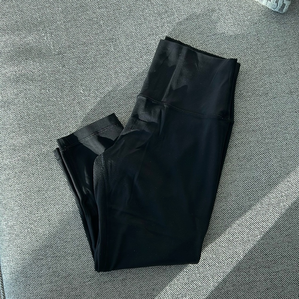Black Lululemon cropped leggings